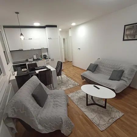 Uros 7 * Petrovaradin